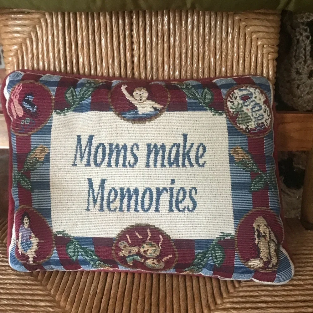 Rare Vintage Moms Make Memories Decoration Pillow